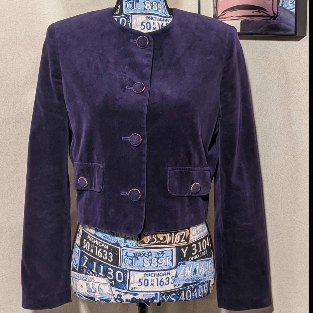 VINTAGE "BENETTON" STYLISH CROP BLAZER
